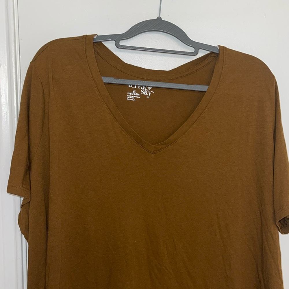 Chocolate short sleeve shirt.